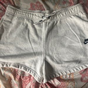 Nike Women’s Sweat Shorts White Size Large